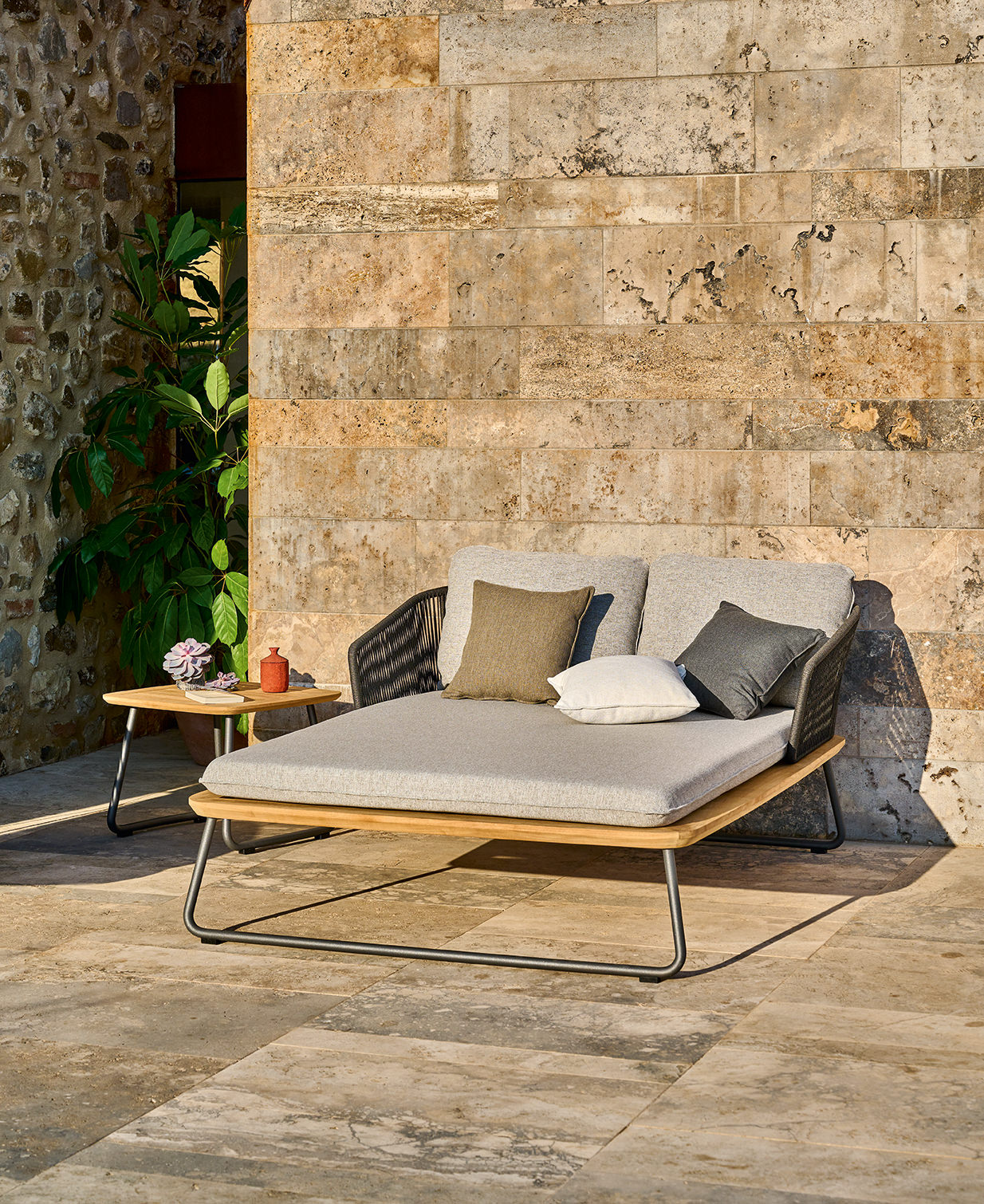 Denia Daybed