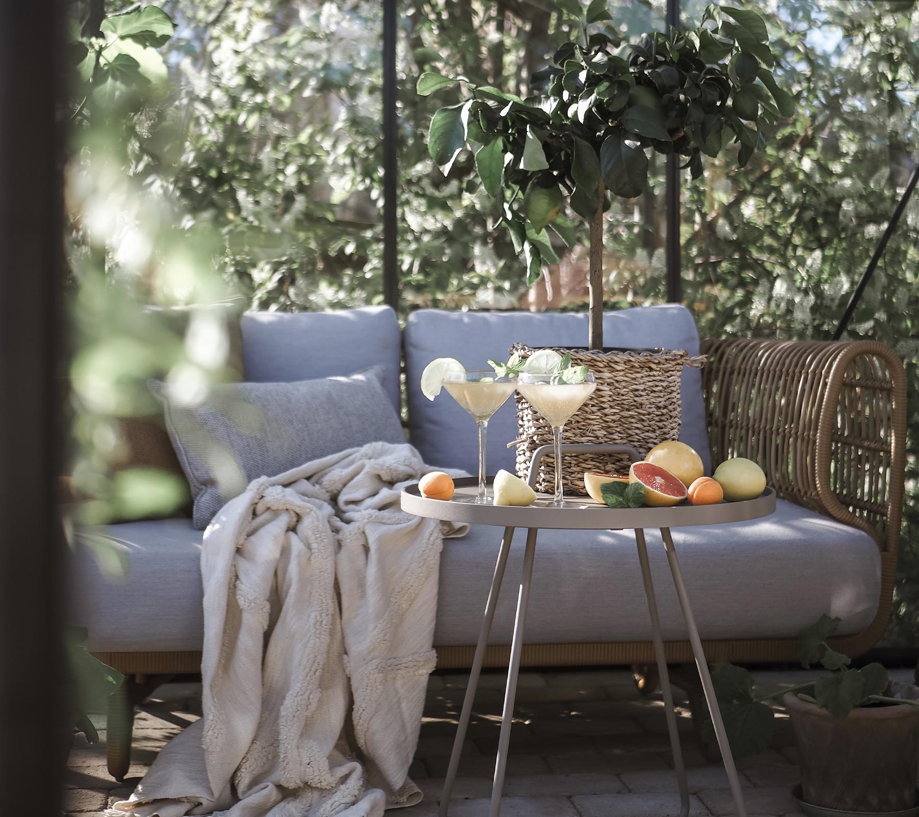 Nest 2-Sitzer Sofa  Outdoor , inkl. Kissen   