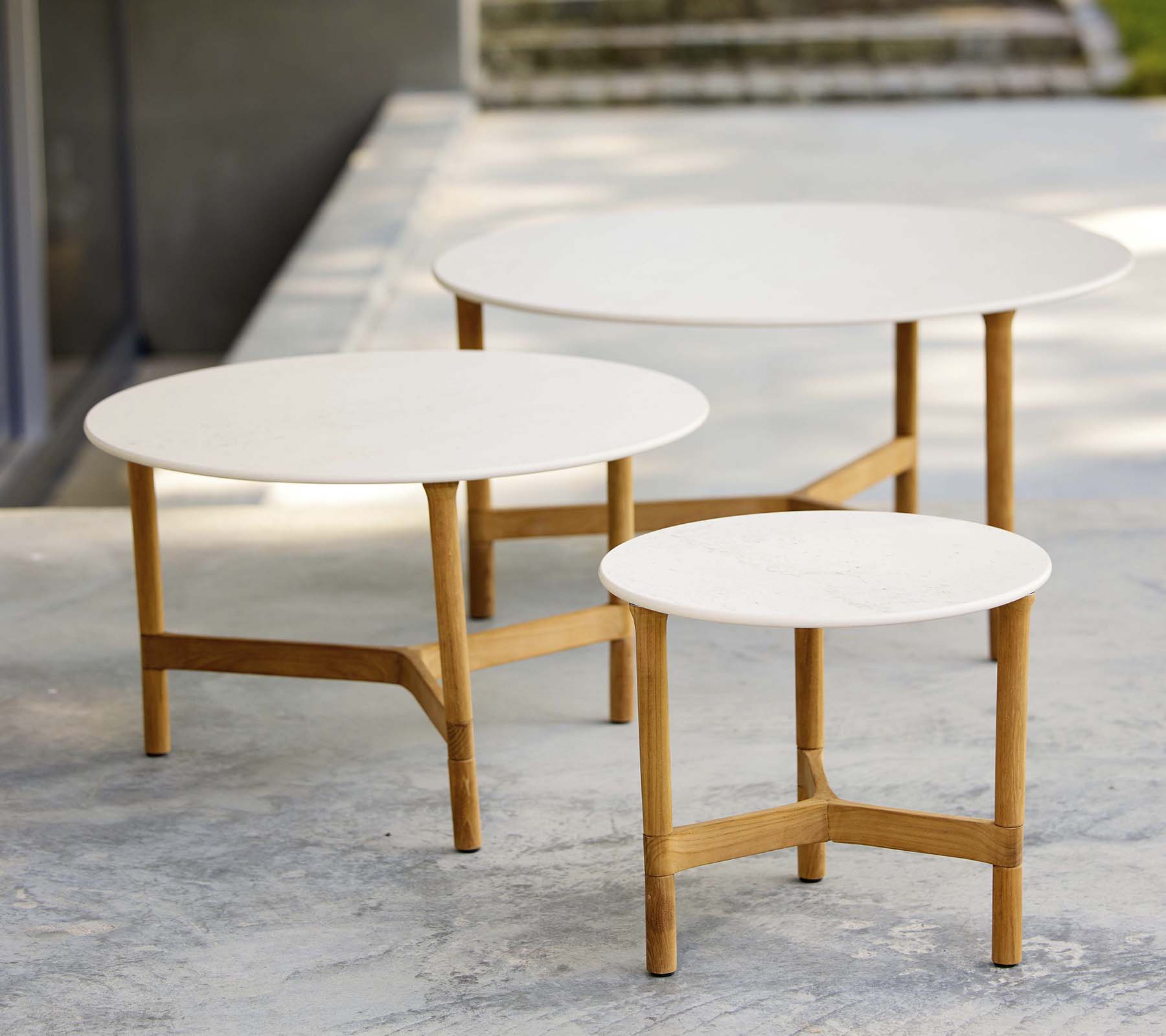 Twist Beistelltisch Ø 45 cm Teak Gestell Twist Beistelltisch Ø 45 cm Teak Gestell