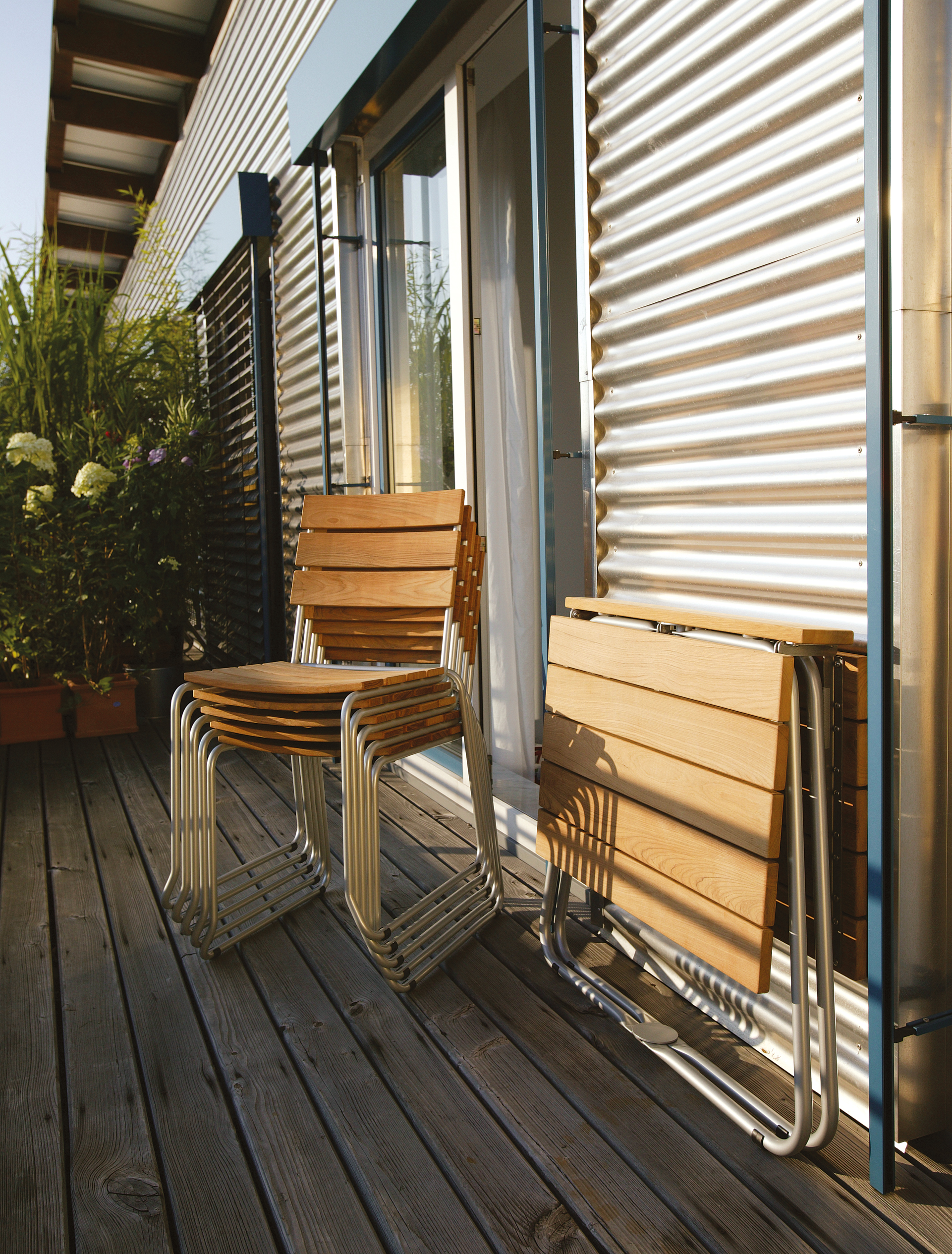Balcony Stuhl mit Teak Belattung Balcony Stuhl mit Teak Belattung